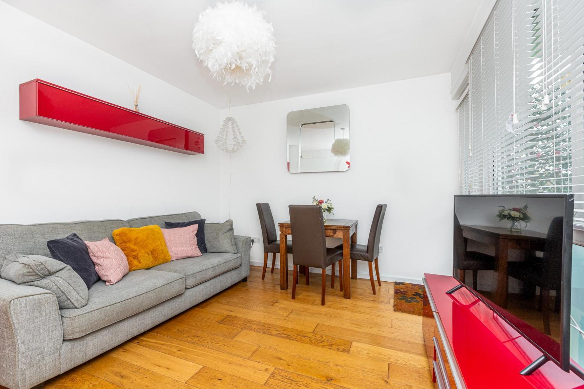 Newly Refurbished 2br Wbalcony In Vibrant Peckham London