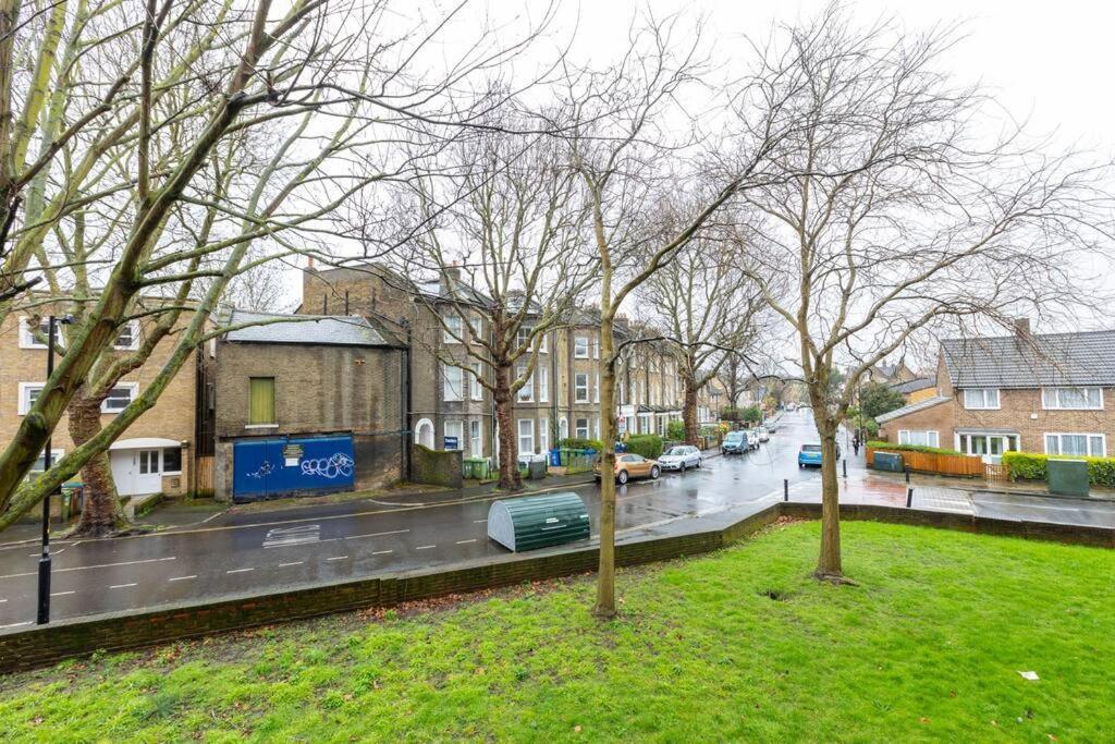 Newly Refurbished 2br Wbalcony In Vibrant Peckham *