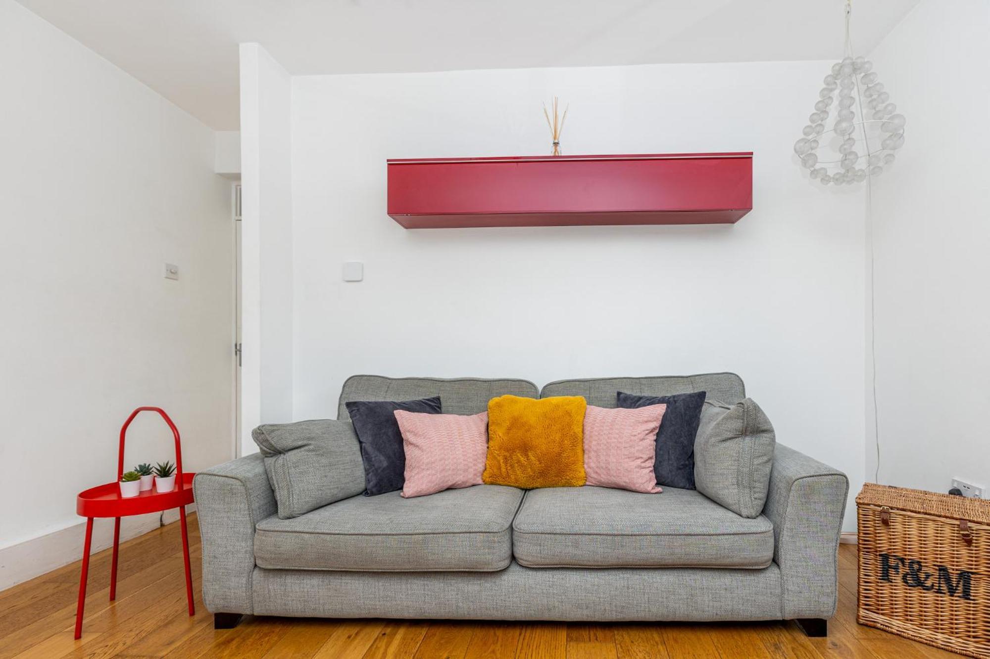 Newly Refurbished 2br Wbalcony In Vibrant Peckham Appartamento